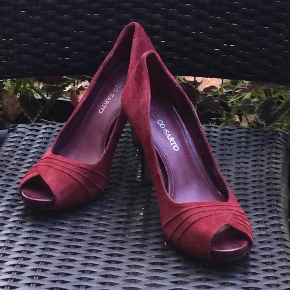 NEW gorgeous Franco Sarto genuine suede heels- perfect for the holidays!